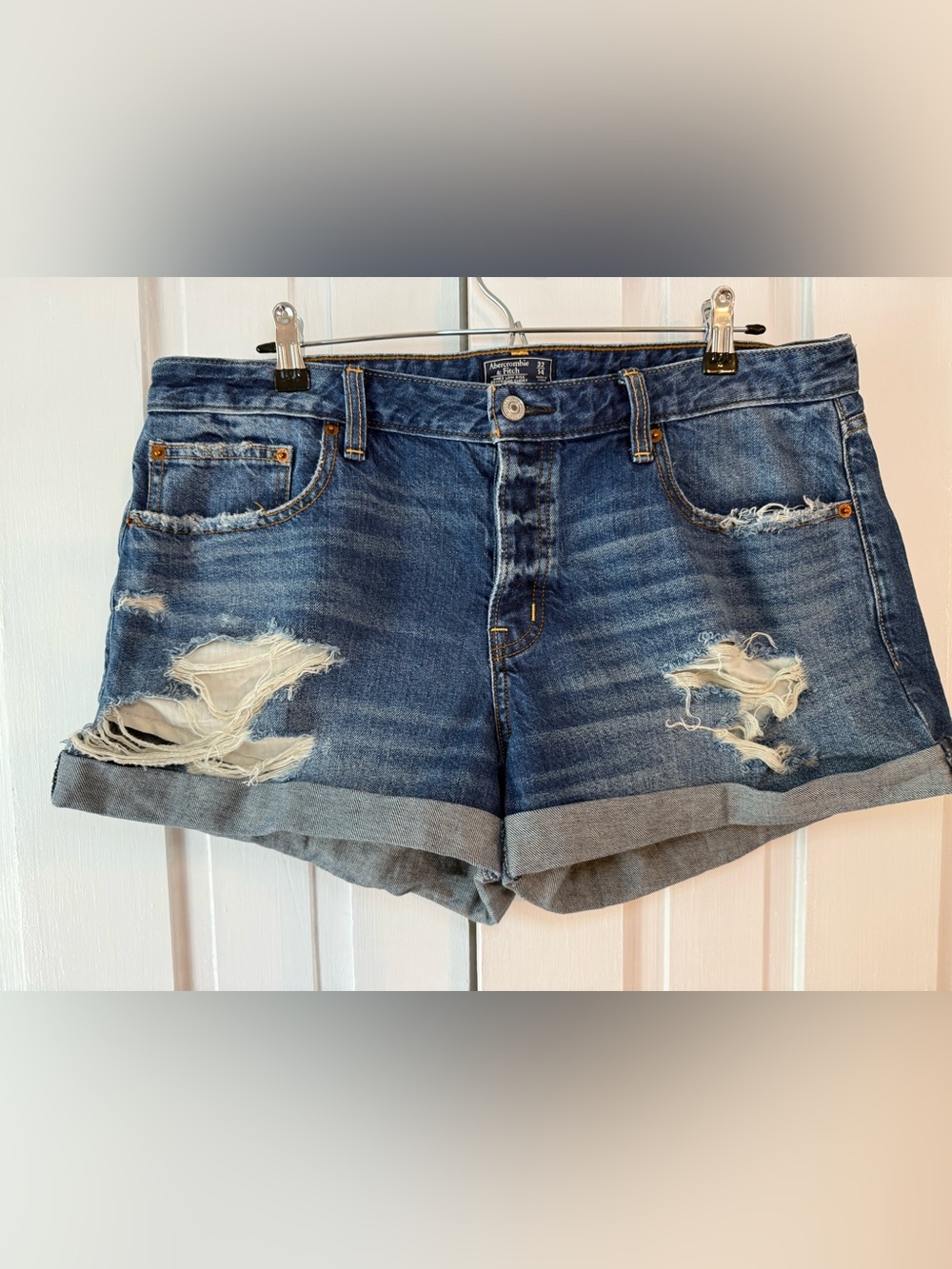 Abercrombie & Fitch Ames Low Rise Boyfriend Denim Shorts Distressed Wash 32 / 14